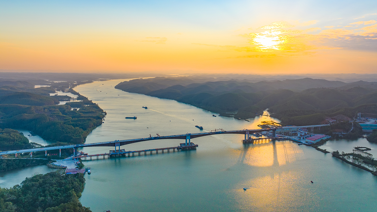 世界最大跨徑1800型波形鋼腹板連續(xù)剛構橋——飛龍大橋.jpg